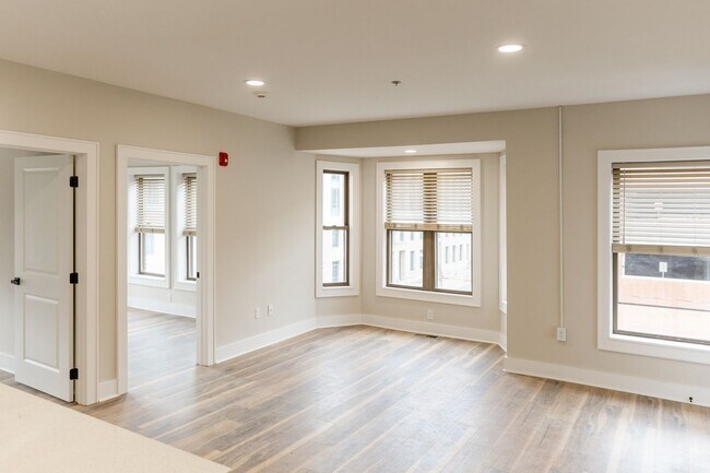 Building Photo - 501 Linden St