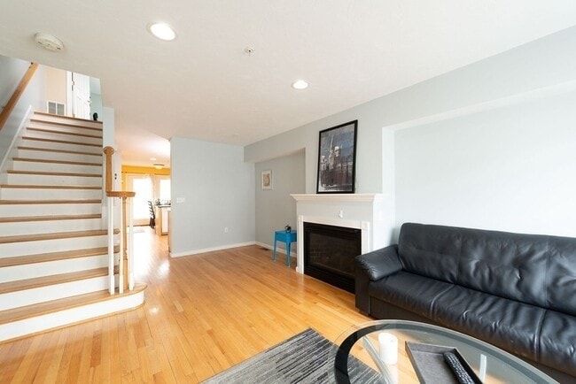 Building Photo - 47 Alder St