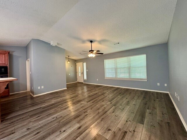Building Photo - 13135 Pleasant Hill Rd