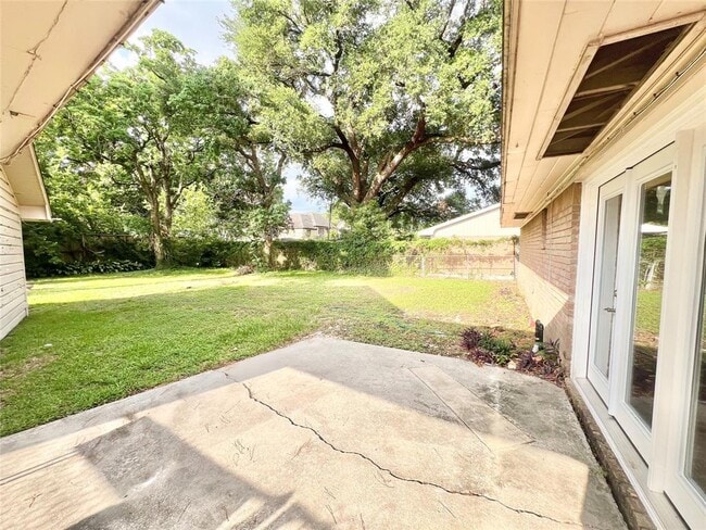 Building Photo - 5546 Beechnut St
