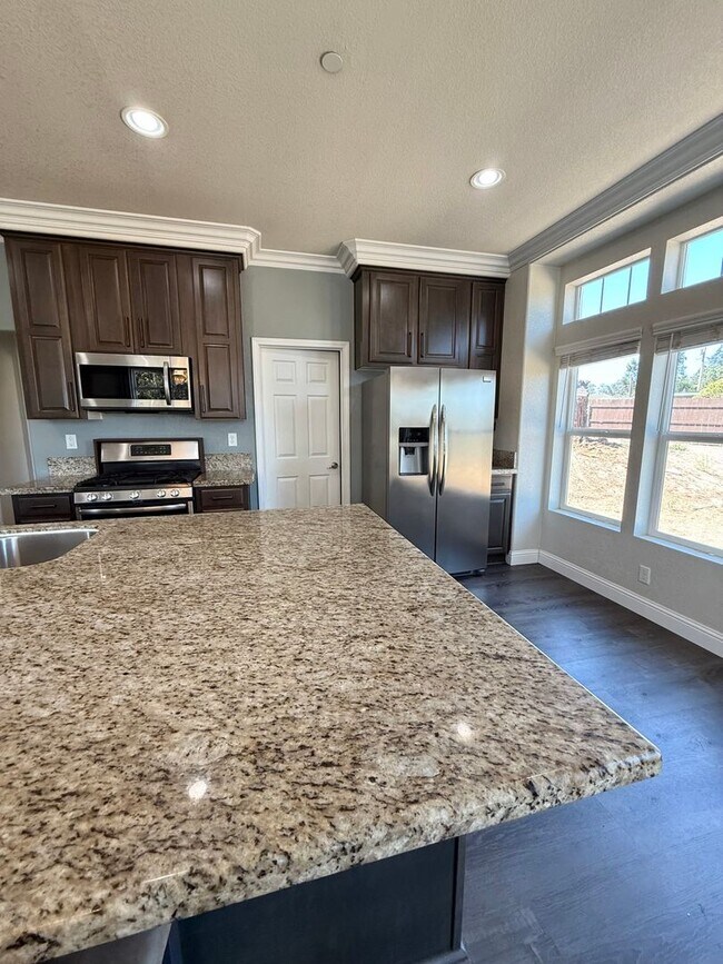 Building Photo - BEAUTIFUL 4 BEDROOM 2 BATH HOME IN ARROYO ...