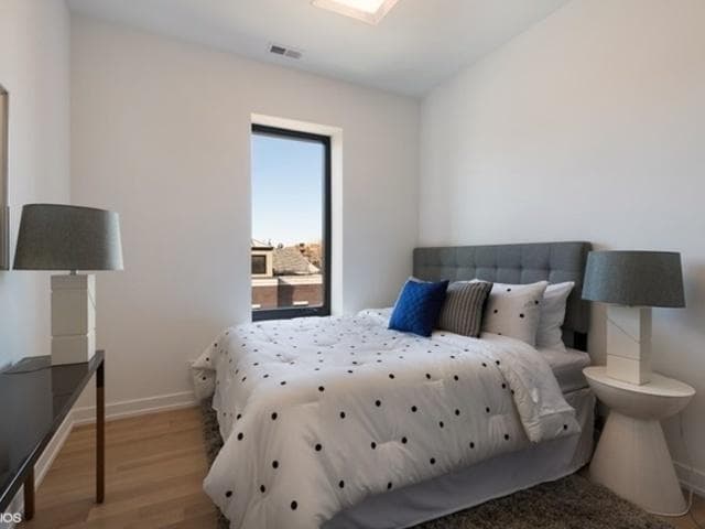 Building Photo - 3 bedroom in Chicago IL 60642