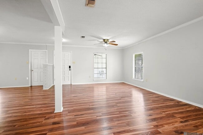 Building Photo - 9256 Bermuda Ave