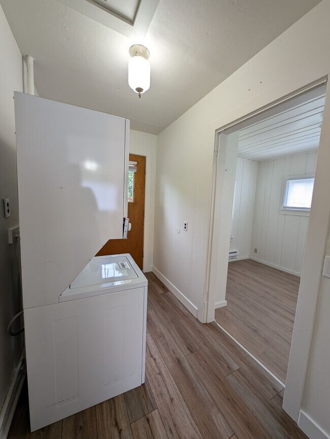 Building Photo - Manette View Apartment For Rent! Will Not ...
