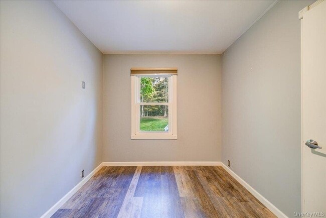 Building Photo - 351 US-209