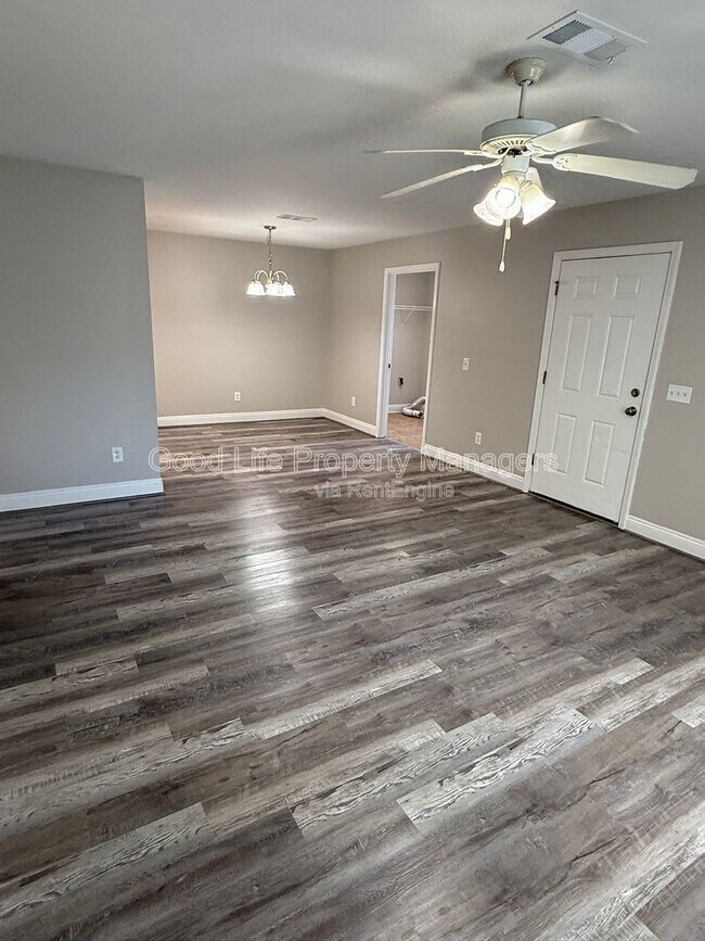 Building Photo - 8440 Chisholm Rd