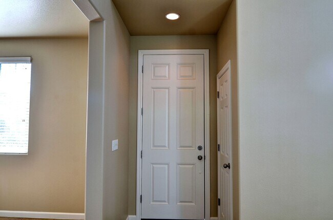 Building Photo - Fantastic Harlan Patio Home with Fenced Fr...