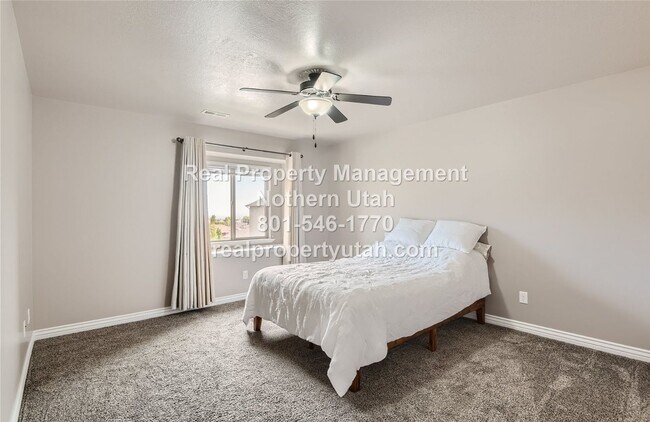 Building Photo - 1795 E Whitetail Dr