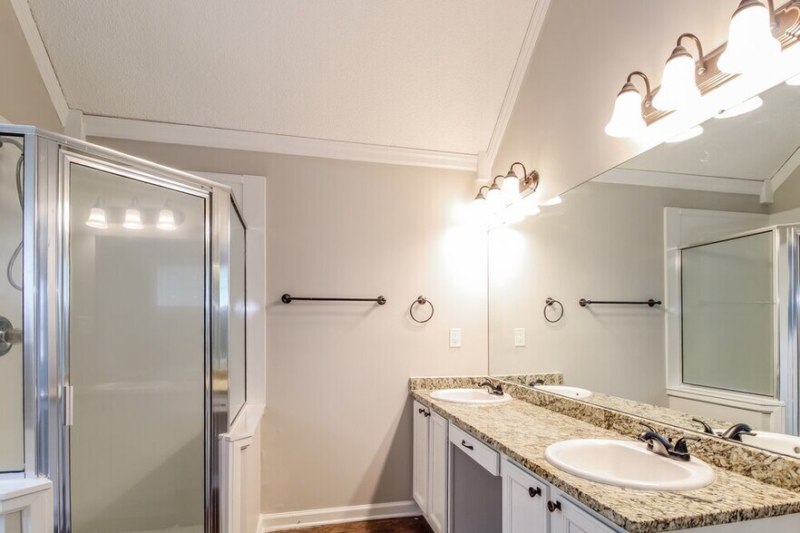 Building Photo - 6331 Fairway Hill Cove