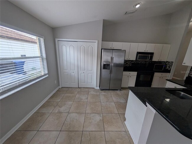 Building Photo - 913 Stallion Way