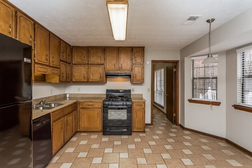 Building Photo - 295 Summertown Dr
