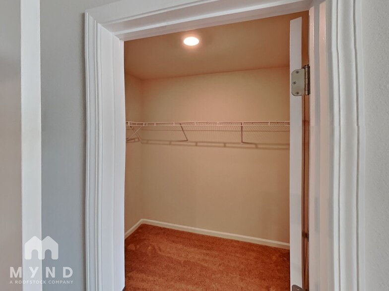 Building Photo - 5012 Golden Flyer Ln