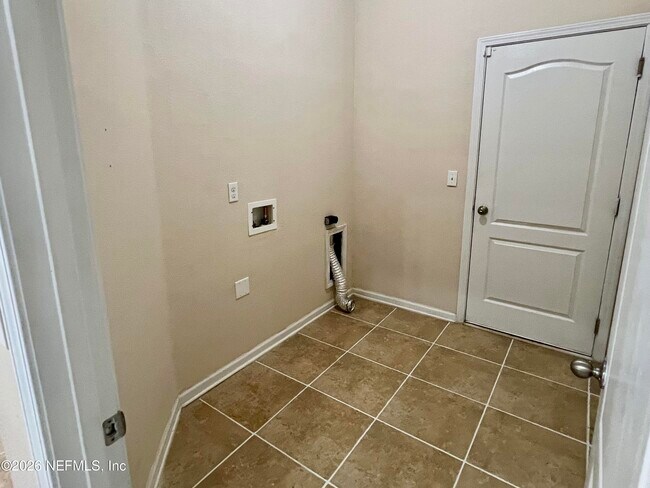 Building Photo - 12454 Itani Wy