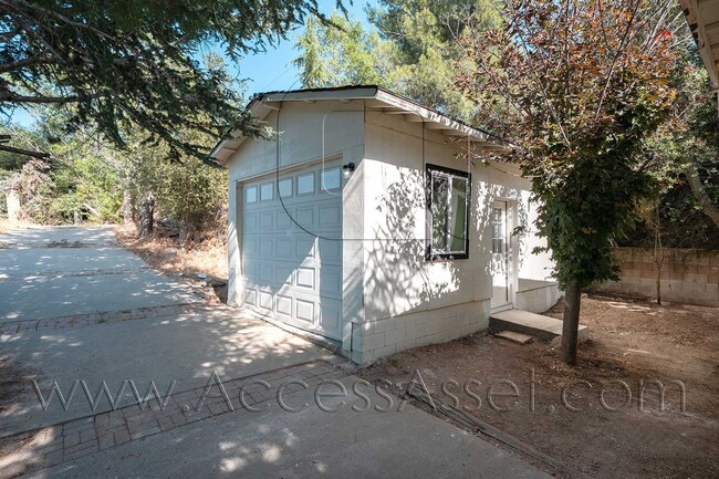 Building Photo - 45840 Coyote St