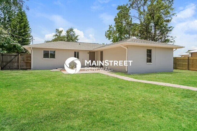 Building Photo - 4 Bedroom Pet-Friendly Home in FORT MYERS, FL with Main Street Renewal