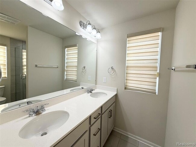 Building Photo - 359 N Sydney Ct