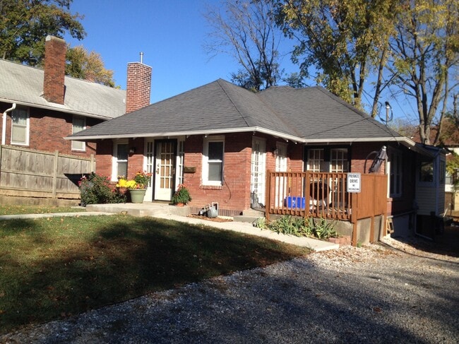 patio - 1413 Ross St