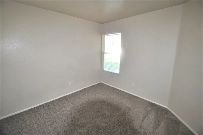 Building Photo - 2731 W Dawnview Dr