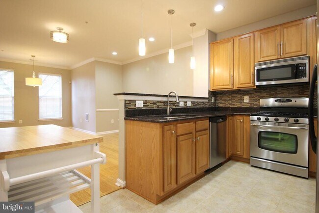 Building Photo - 2415 Rainswood Ln
