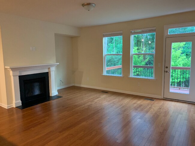 Building Photo - 717 Edgewater Ridge Ct