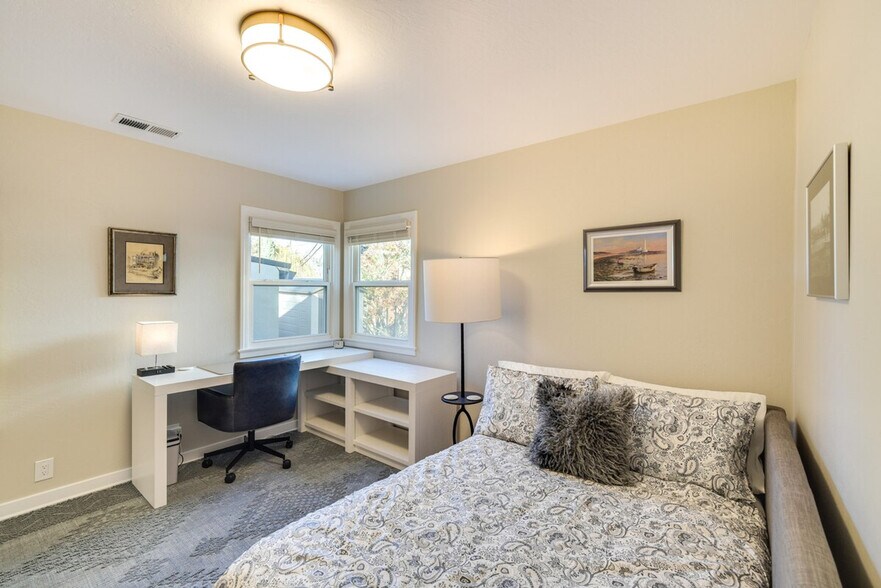 Building Photo - 1995 Creek Dr