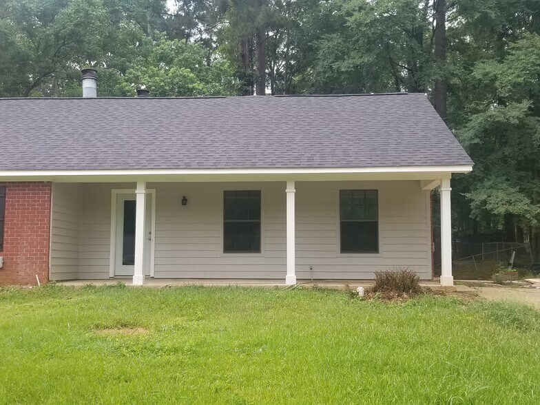 Primary Photo - 203 bent creek circle south