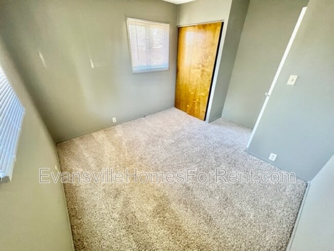 Building Photo - 709 Thornberry Dr