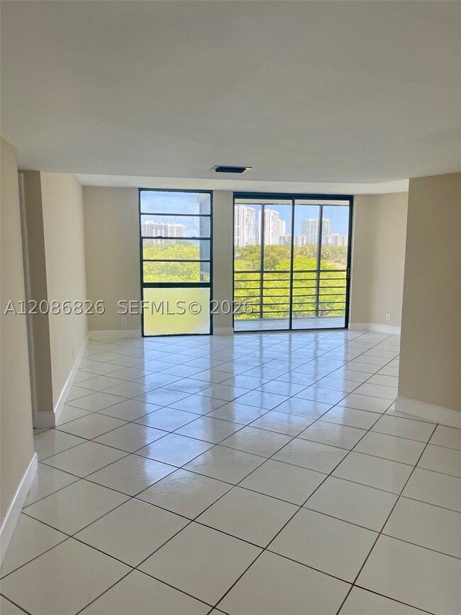 Building Photo - 20400 W Country Club Dr