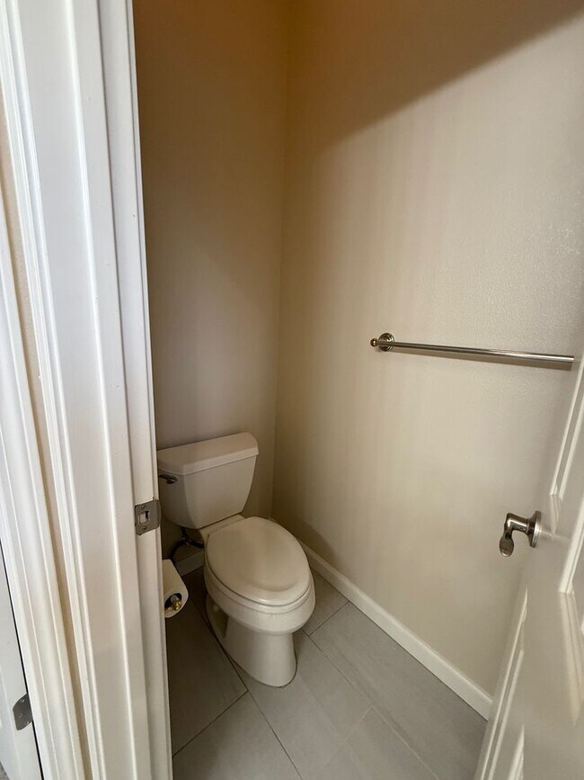 Building Photo - ** Move In Special, $1,000.00 Off First Month's Rent! ** Spacious 4 Bedroom Home for Rent in Desi...