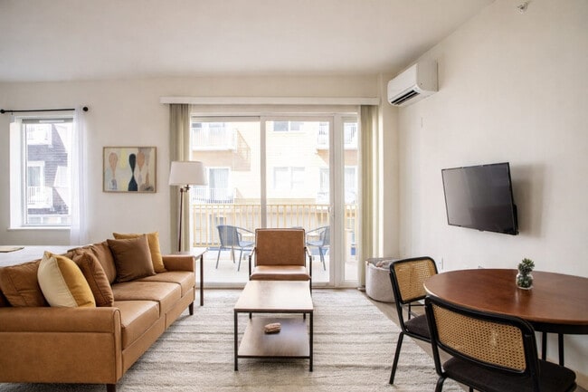 Building Photo - 1031 S 1st St