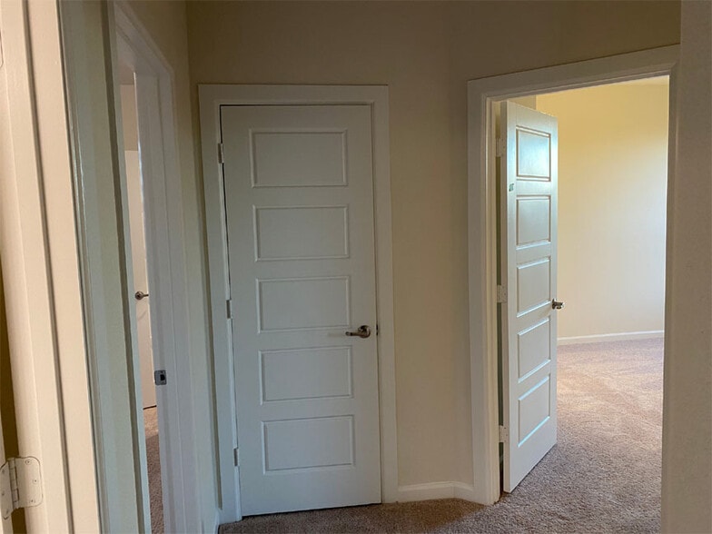 Building Photo - 1008 Mosby Ln