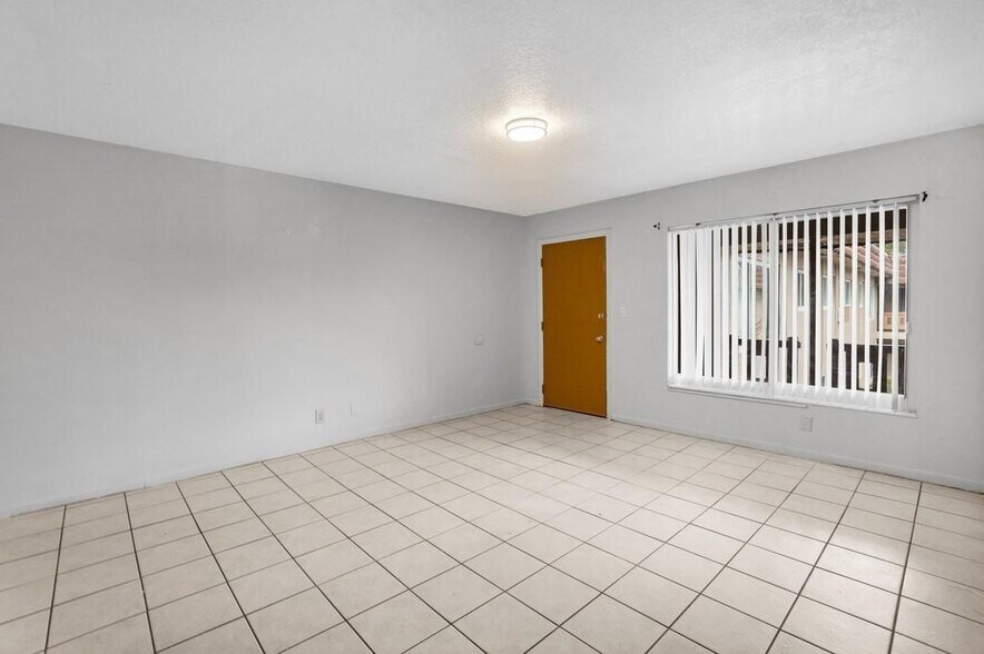 Building Photo - 2424 NW 39th Way