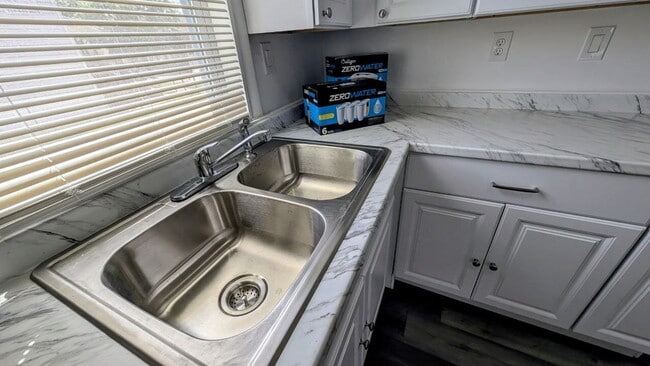 Building Photo - Updated 3-Bedroom | 1.5-Bath | Central AC | In-Unit Laundry – $1,800/month