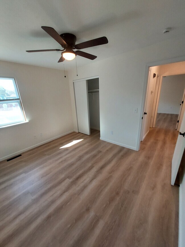 Spare bedroom (#2) - 801 Dondee Dr