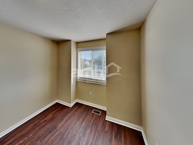 Building Photo - 1495 N 2325 W