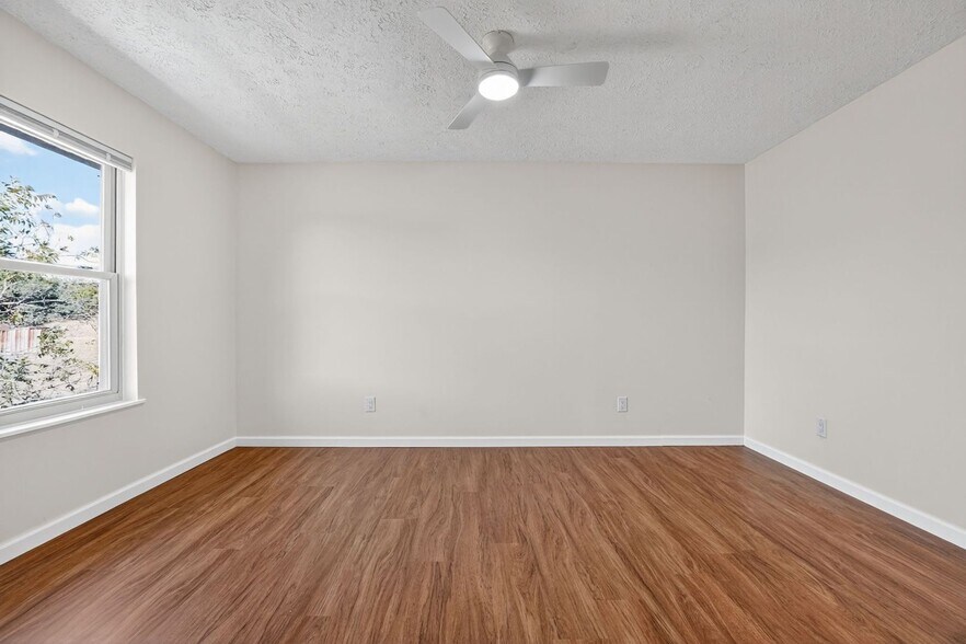 Building Photo - 16200 Round Mountain Rd