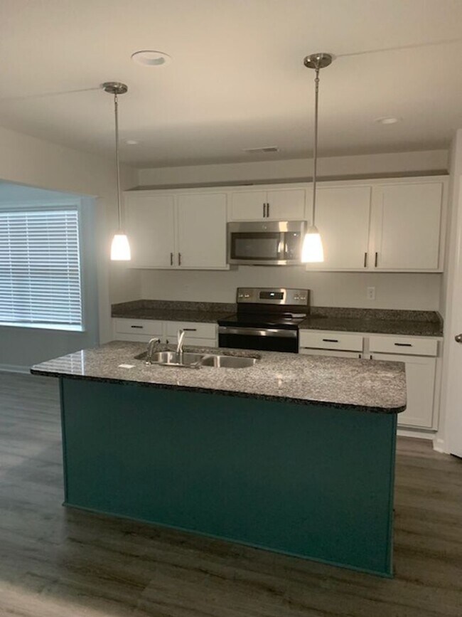 Building Photo - 7114 Luna Mae Ct