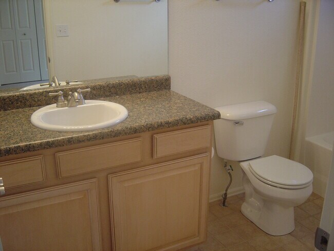 full bathroom - 4147 Outlook Blvd