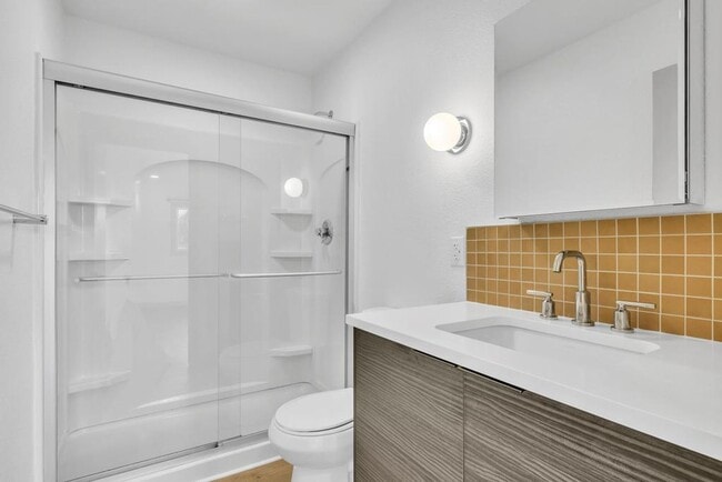 Building Photo - Completely Remodeled 6 bedroom/4 bath Home with New Pool