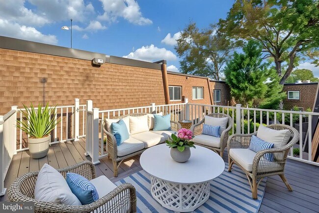 Building Photo - 3890 Mariposa Pl