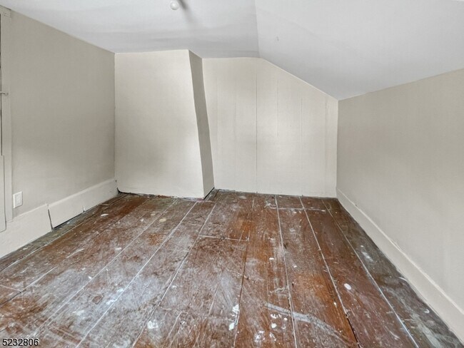 Building Photo - 175 Market St