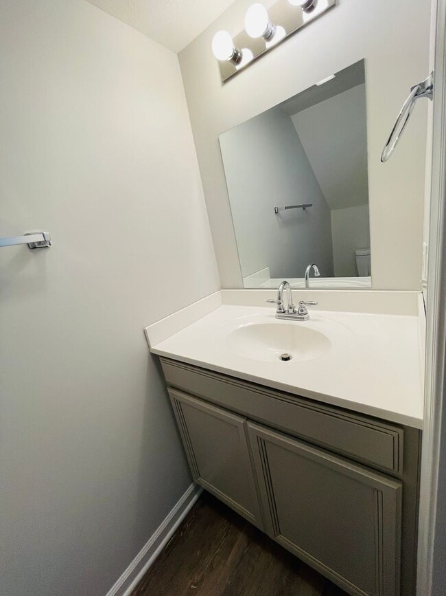 Building Photo - Like New Townhouse for Rent