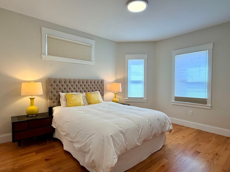 Building Photo - 13 Cottage Ave