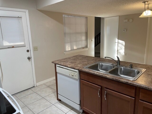 Building Photo - 4600 Lighthouse Cir