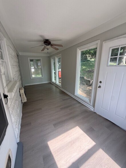 Another view of sun room - 111 Woodmore Ave