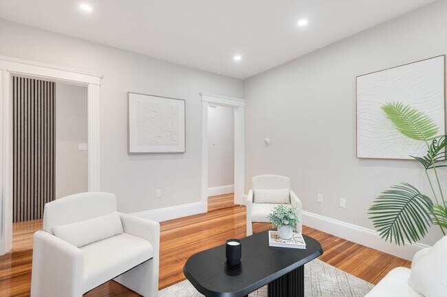 Building Photo - 38 Dorset St