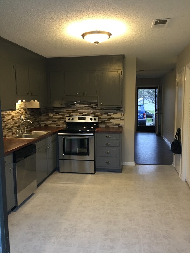 Building Photo - 1608 Windsong Ct