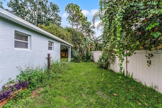 Building Photo - 4033 Forest Island Dr