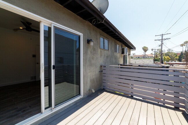 Building Photo - 319 Heliotrope Dr