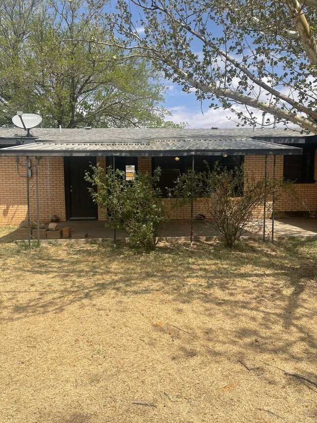 Building Photo - Pre-leasing for Fall! Adorable Remodeled House in Prime Location!